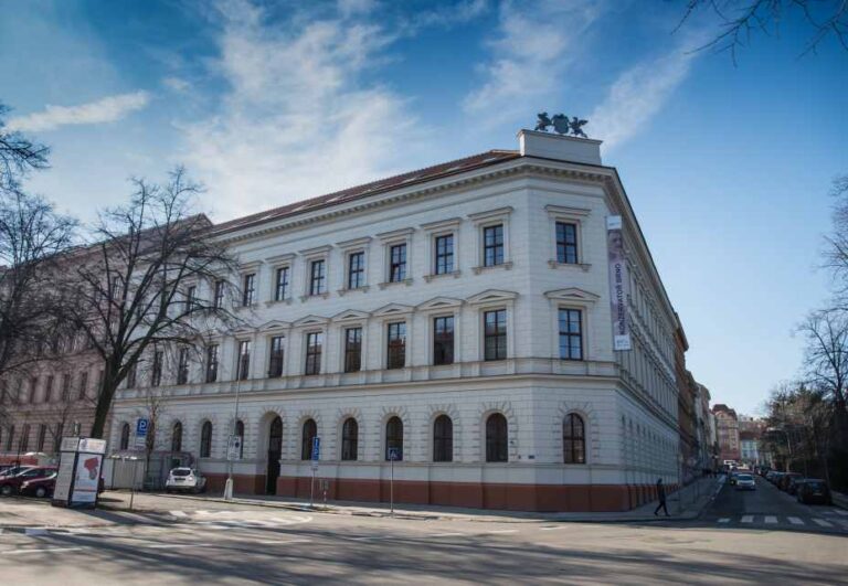 Vojtěch Dlask: Obětinka podle románu Leguánka A. M. Ortese pro klavír a&nbsp;komorní orchestr (světová premiéra)