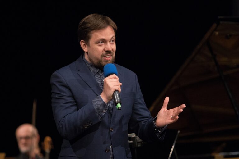 Martin Kux Král: Zámecká prohlídka (světová premiéra)