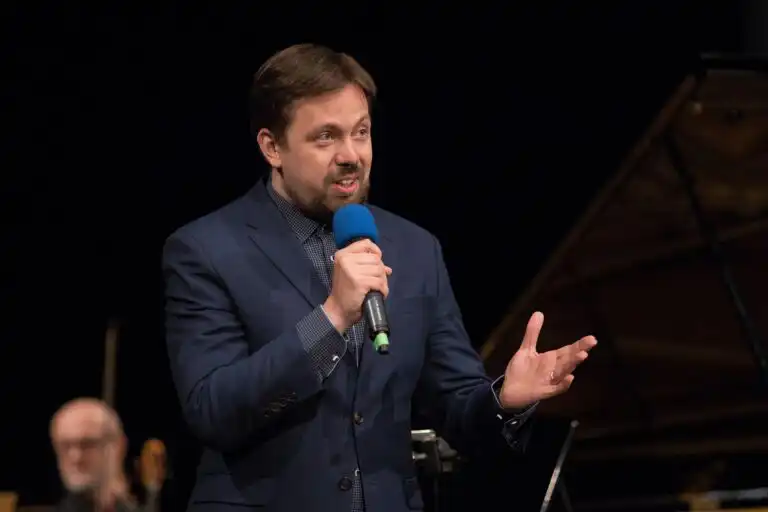 Martin Kux Král: Zámecká prohlídka (světová premiéra)