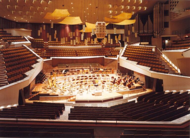 Ondřej Adámek: Between Five Columns (world premiere)
