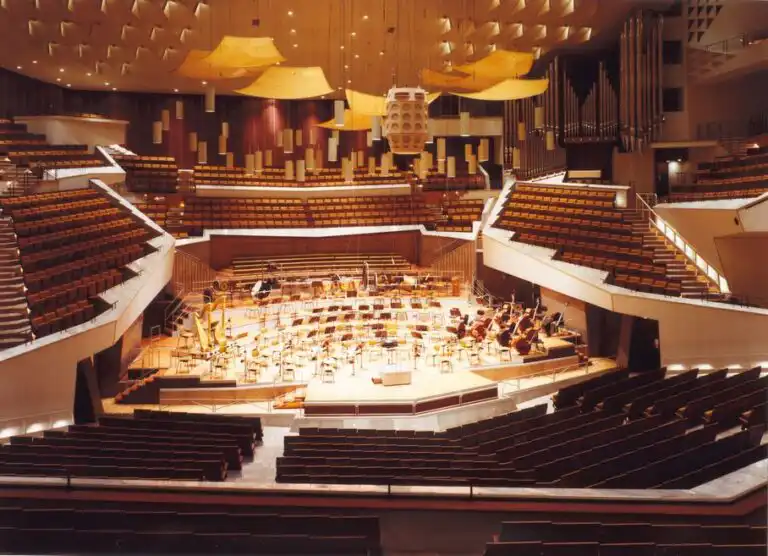 Ondřej Adámek: Between Five Columns (světová premiéra)